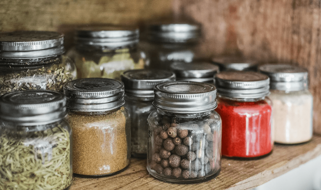 plastic-free kitchen, glass food containers, bulk shopping


